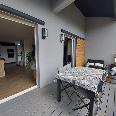 Magnificent , 200m From The Beach. Appartement *