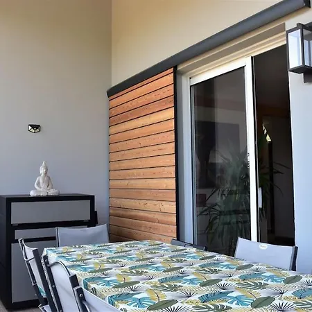 Appartement Magnificent , 200m From The Beach. *