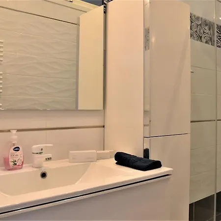 Appartement Magnificent , 200m From The Beach.