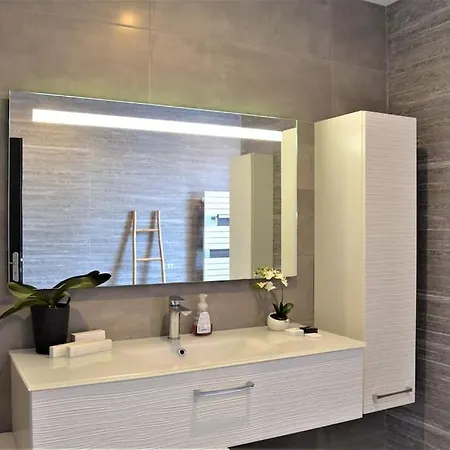 Magnificent , 200m From The Beach. Appartement