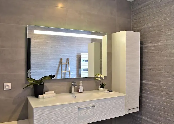 Magnificent , 200m From The Beach. Apartmán