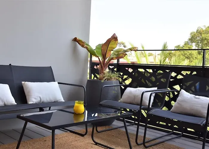 Magnificent , 200m From The Beach. Apartmán