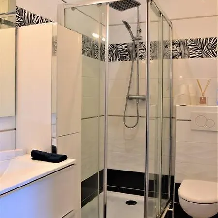 Appartement Magnificent , 200m From The Beach.