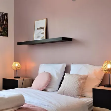 Magnificent , 200m From The Beach. Appartement *