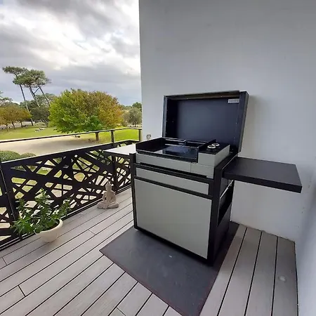 Appartement Magnificent , 200m From The Beach.