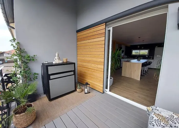 Апартаменты Magnificent , 200m From The Beach. Лабенн